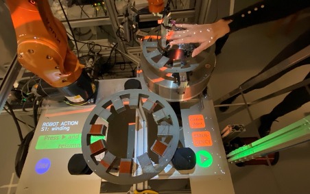ICON - Module 2 - The interface is projected on the working table, as well as the robot contour; in case of violation of the contour (e.g. by the operator's hand), the robot stops